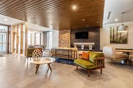 Fairfield Inn & Suites By Marriott Dallas Dfw Airport North Coppell Grapevine