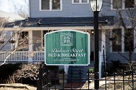 Dickson Street Bed & Breakfast