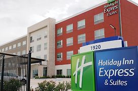 Holiday Inn Express & Suites - Houston Iah - Beltway 8, An Ihg Hotel