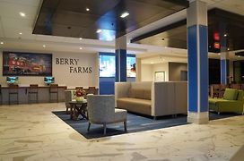Holiday Inn Express & Suites Franklin - Berry Farms, An Ihg Hotel