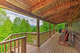 Bryson City Cabin With Private Hot Tub And Pool Table!