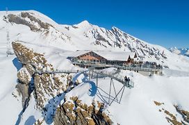 Berggasthaus First - Only Accessible By Cable Car Hostel Grindelwald Exterior photo