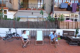Soul Backpackers Barcelona Hostel Exterior photo