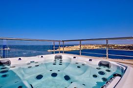 Valletta Luxury 4-Bedroom Duplex With Stunning Sea Views Private Terrace And Jacuzzi
