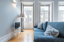 Lovelystay - Porto Windows With Ac By Central Station