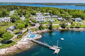 Spruce Point Inn Resort And Spa