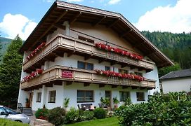 Gastehaus Hochmuth Apartment Mayrhofen Exterior photo