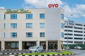 Super Oyo 985 Hotel Nur