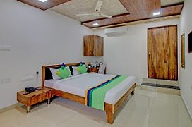 Treebo Sai Samrat Resort Satara