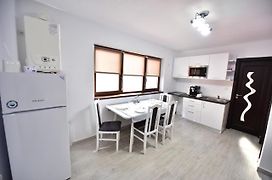Casa Hanea & Spa Piscina Exterioara Incalzita ,Sauna, Jacuzzi Privat In Fiecare Apartament
