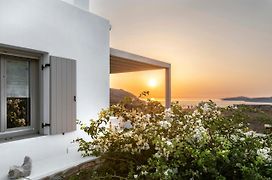 White Tinos Luxury Suites Stení Exterior photo