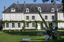 Chateau De La Resle - Design Hotels Montigny-la-Resle Exterior photo