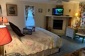 Emerald Necklace Inn Bed And Breakfast