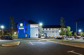 Holiday Inn Express Antrim, An Ihg Hotel