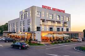Antunovic Hotel East