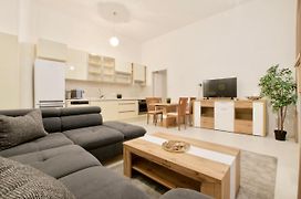 Premium Apartments By Hi5 - Elegant Suites