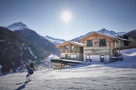 Chalets - The Peak