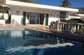 Detached Villa, Private Pool Only 10 Minutes To Beaches