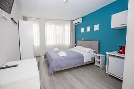 Raise Boutique Rooms In The Center Of Athens