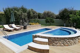 Villa MATA - 600m² with Private Pool&Jacuzzi