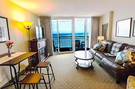 Deluxe Ocean Front One Bedroom Suite In Sandy Beach Resort
