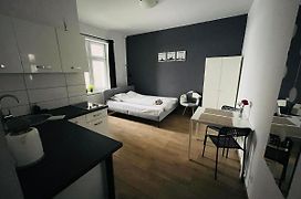 Em Apartment 6