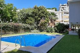 Apartamentos LOLA y MANUELA en primera línea playa Carihuela con excelente Terraza-jardin de 80 m2 frente al Mar con aparcamiento privado Ideal para descansar oyendo las olas del Mar