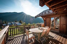 Chalet Hibou, Large Chalet With Mountain Views And Close To Slopes
