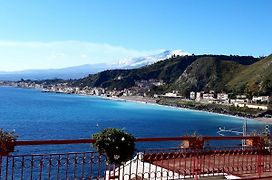 Taormina Beach Holiday