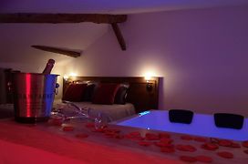 Escapade Veyloise-Nuit romantique-Spa-Champagne