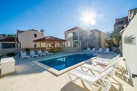 Residence&Pool Villa Schwarz Suites