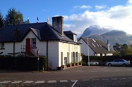 Chase The Wild Goose Hostel Fort William Exterior photo