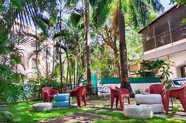 Hostel Lifespace- Garden Bungalow With Pods, Cowork & Cafe