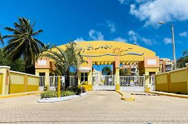 Villas Del Mar Beach Resort