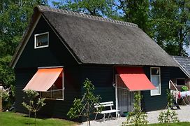 A Cosy House Close To Giethoorn And The Weerribben-Wieden National Park, With A Boat Available Hire