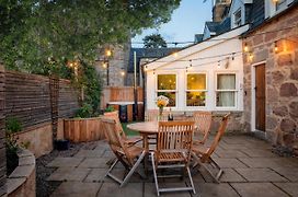 Riverside Cottage With Wood Fired Hot Tub In Cairngorms