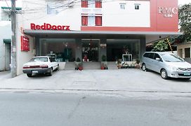 Reddoorz Near Fernwoods Garden Quezon City