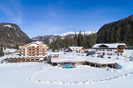 Hotel Dolomitenhof & Chalet Alte Post