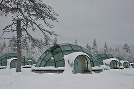 Kakslauttanen Arctic Resort - Igloos And Chalets
