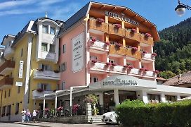 Hotel Corona Pinzolo Wellness Dolomite&Family