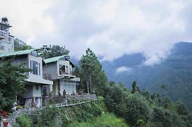 Seclude Ramgarh Cliff'S Edge