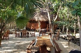 Aldea Maya-Ha Cabañas con cenotes