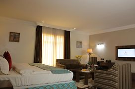 Grand Pela Hotel & Suites