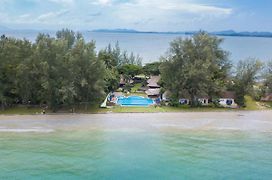 Twin Bay Resort - Sha Extra Plus