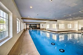 Branson Family Resort Condo With Indoor Pool And Patio