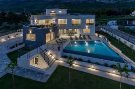 Luxurious Villa Meri