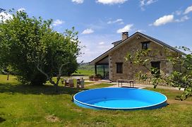 Casa con gran jardín y piscina en Cabarceno