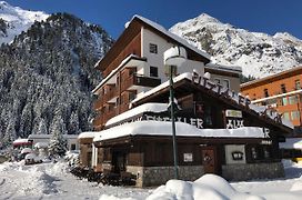 Piz-Hotel