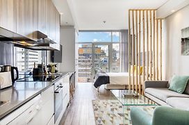 Backup-Powered Luxury Ny City Apartment Near Table Mountain