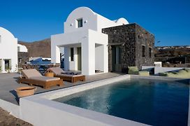 Oia Kissiri - private pool villas